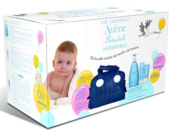 Eau Thermale Avene, Pediatril: borsa in tessuto tecnico con gel da bagno corpo e capelli, crema per il cambio, crema idratante cosmetico sterile. 34 euro.