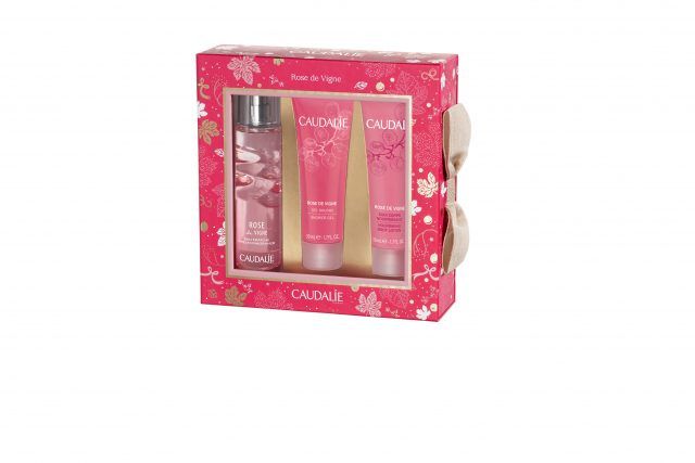 Caudalie, COFFRET ROSE DE VIGNE: Eau Fraiche Rose de Vigne – Gel Douche Rose de Vigne – Soin Corps Nourissant Rose de Vigne. 25.20 euro.