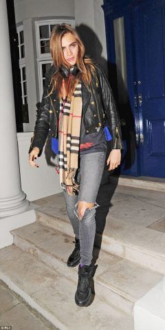 Street Style anche per Cara Delevingne.