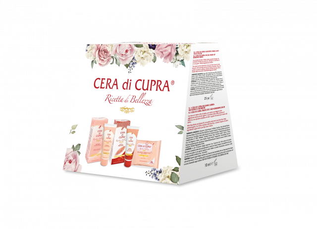 Cera di Cupra, Ricetta di Bellezza Christmas Edition: crema effetto antietà, crema mani, salviette struccanti viso e occhi, 9.90 euro.