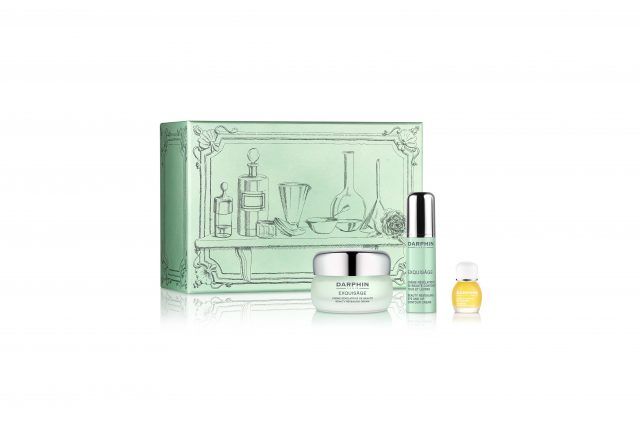 Darphin, Exquisâge set per un incarnato perfetto, Exquisâge Crema Rivelatrice di Bellezza - 50 ml, Exquisâge Siero Rivelatore di Bellezza - 4 ml, Olio Essenziale al Gelsomino - 4 ml. 104 euro.