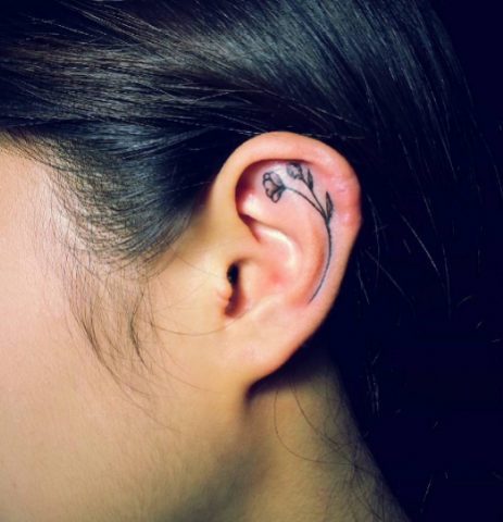 Tatuaggi sull'orecchio