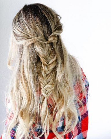 Mezza coda con treccia (Kayley Melissa)