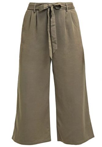Pantaloni tarmac Only €40