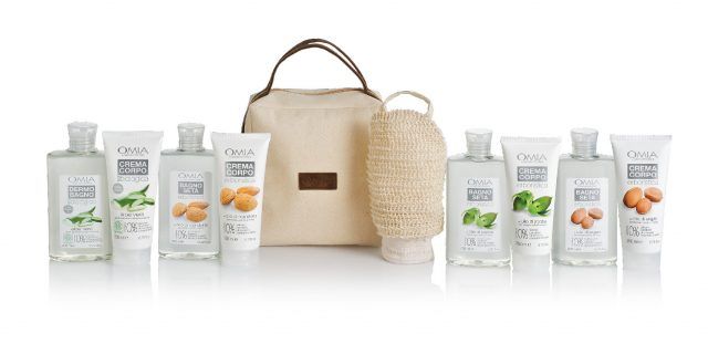 OMIA Beauty Body, scatola natural con bagno seta o dermo bagno e crema corpo (a scelta tra Olio di Argan, Olio di Mandorla e Olio di Jojoba) con fascia esfoliante per il corpo in sisal. 13.90 euro.