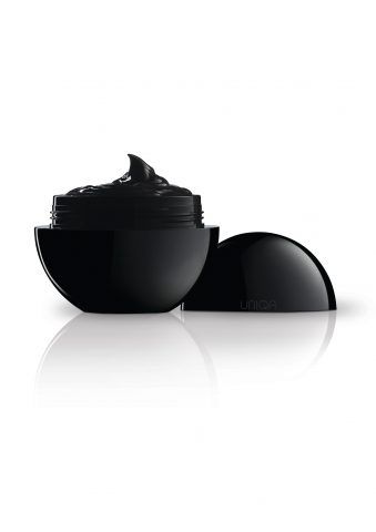 Pea Cosmetics Uniqa nera, trattamento antiaging che combatte l'effetto dei radicali liberi. 79 euro.