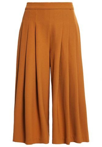 Pantaloni rubber YAS €70