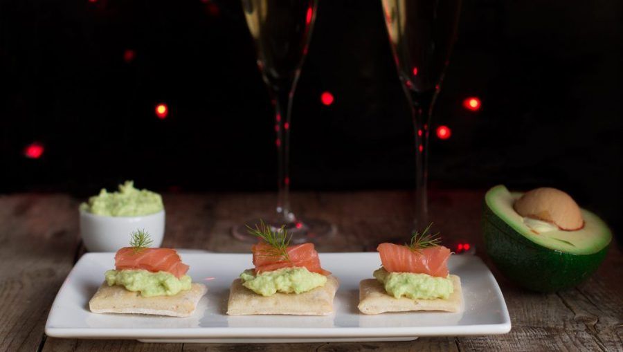 Canapè al salmone e crema di avocado