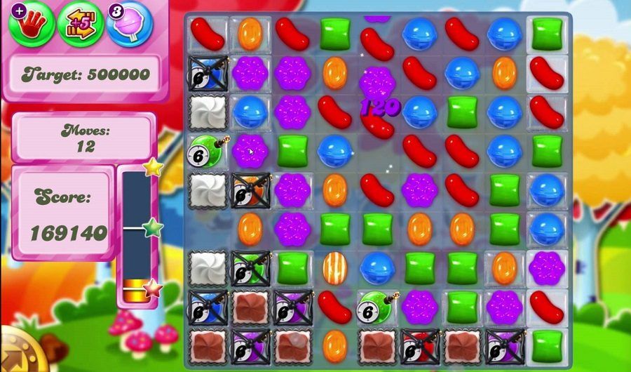 Chi vuole fare una partita a Candy Crush Saga?