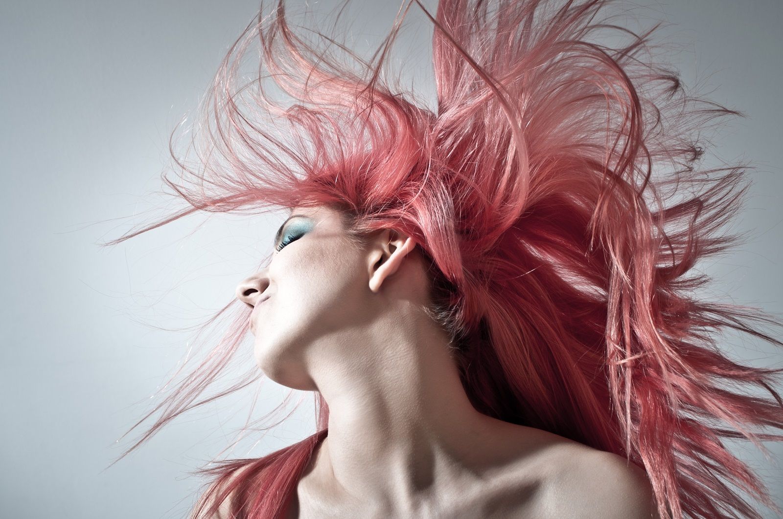 Vantaggi e svantaggi dell’usare lo shampoo colorante