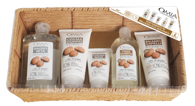 Omia, cestino corpo-capelli beauty routine con tre prodotti per la cura del corpo e due per i capelli. 20.90 euro.