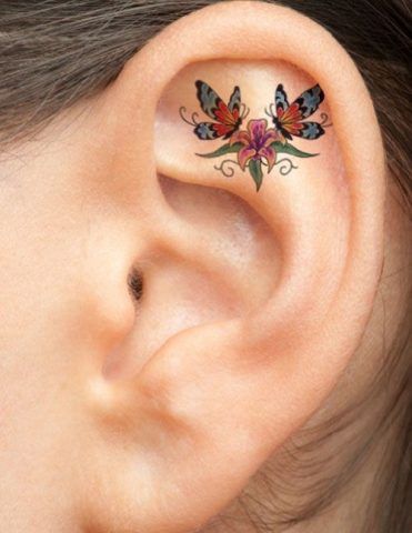 Tatuaggi sull'orecchio, fiori