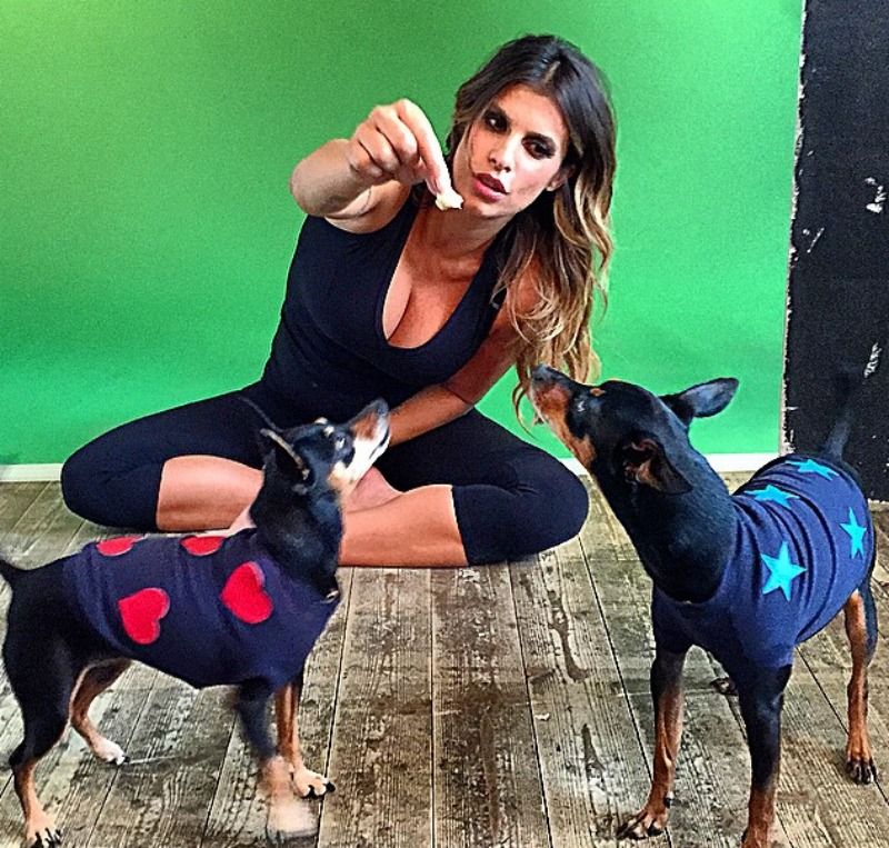 Elisabetta Canalis e i suoi pinscher