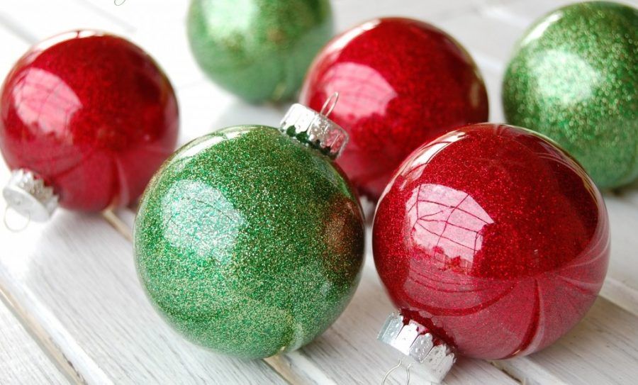 glitter-ornaments-with-clear-plastic-bulbs-1024x680