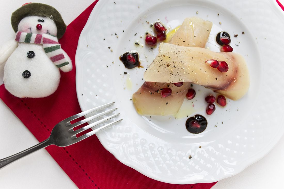 Involtini di pesce spada affumicato con crema di ceci alla menta