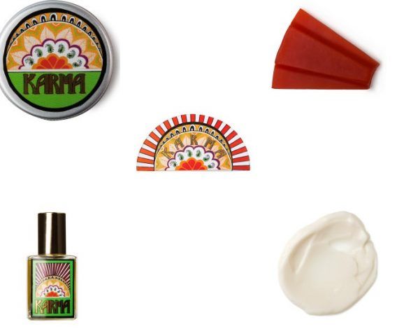 Lush, Karma Gift, una collezione che si ispira alle note esotiche di patchouli e contiene profumo solido, sapone, profumo, crema per il corpo. 65 euro.