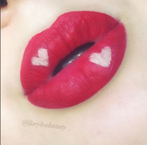 Negative Space Lip Art: tendenza labbra