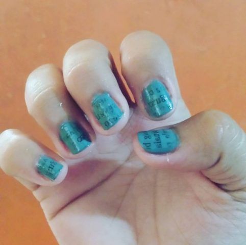 Newspaper Nail Art azzurra