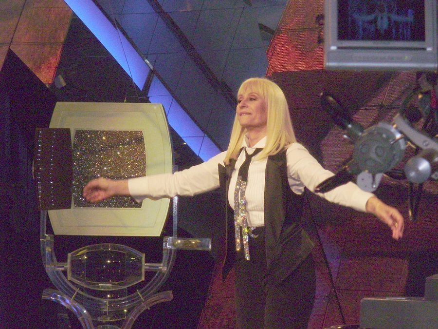 Raffaella Carrà: addio alla tv italiana