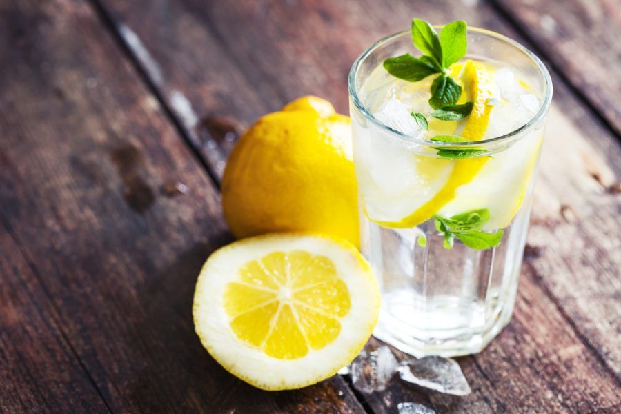 l'acqua con limone può essere assunto anche tutte le sere prima di andare a dormire, oltre che tutte le mattine 