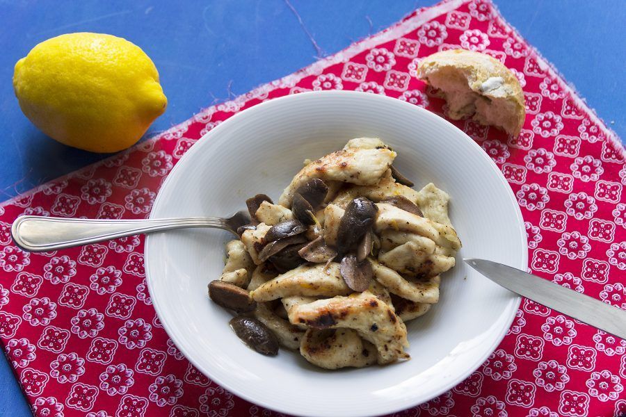 Straccetti di tacchino con limone e olive