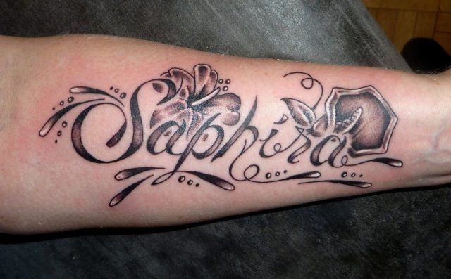 Tatuaggi con lettere e parole