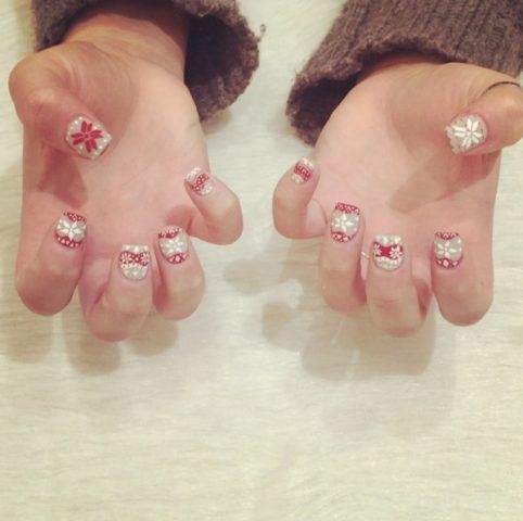 Ugly Sweater Nails: disegni dei maglioni di Natale