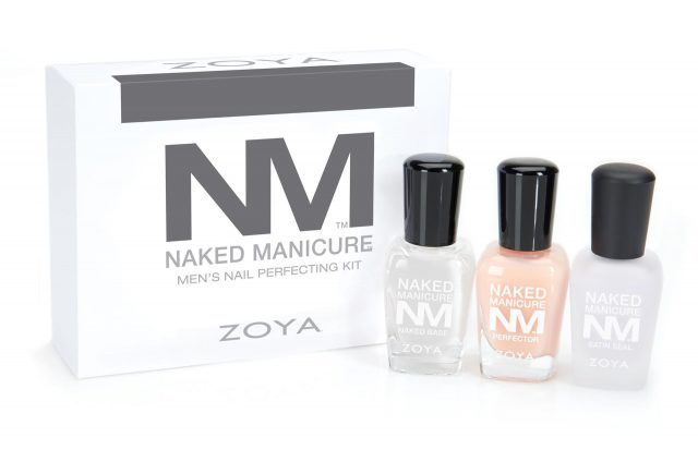 Naked Manicure di Zoya: trattamento, correzione dei difetti e protezione dell’unghia naturale. Il kit comprende Naked Base per ridefinire la superficie dell’unghia, Buff Perfector, una tonalità neutra che si adatta anche a un letto ungueale meno rosato, Satin Seal Topcoat, un finish ultra-naturale che previene l’ingiallimento dell’unghia. 45 euro.