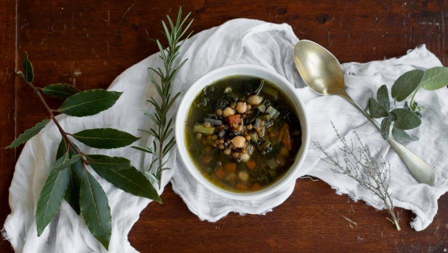 Zuppa di legumi e cavolo nero