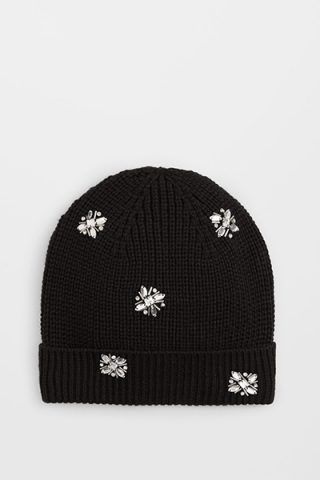 Beanie con applicazioni preziose di Mango
