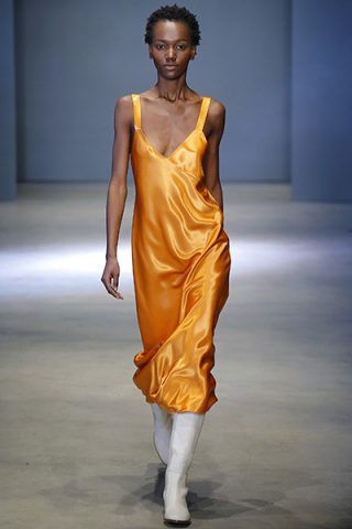 Abiti in satin - Dalla sfilata di Tibi