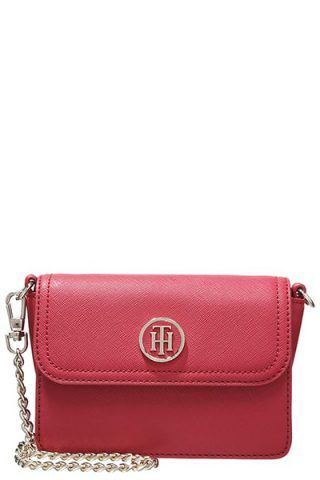Tommy Hilfiger 75 €