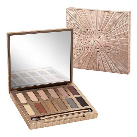 La palette Naked Ultimate Basics di Urban Decay è composta da 12 nuance mat naturali, dalle texture morbide, molto pigmentate e facili da sfumare. €51