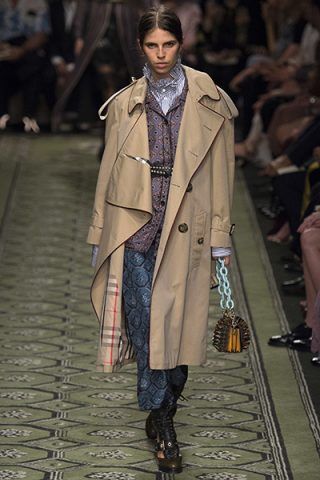 Trench oversize - Dalla sfilata di Burberry