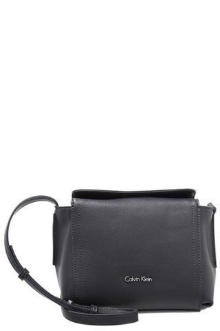 Calvin Klein 100 €