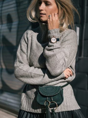 Maglione grigio e gonna plissé - Dal blog The Fashion Guitar