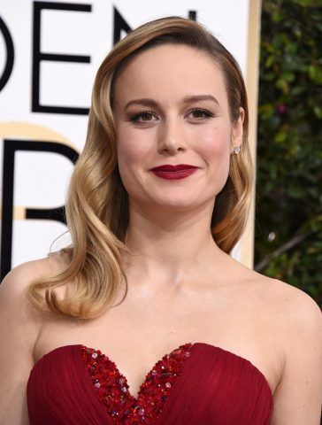Chioma lunga e ondulata per Brie Larson