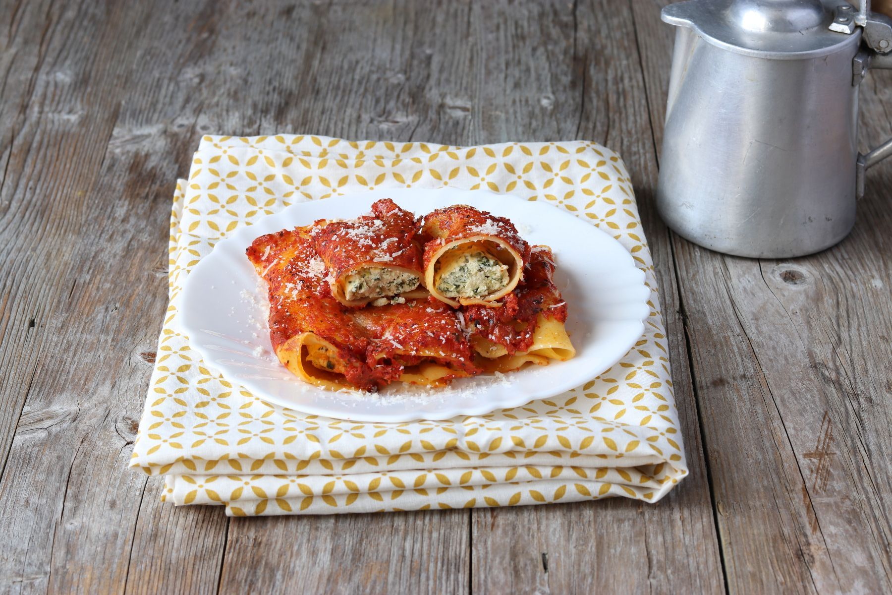 La ricetta dei cannelloni ricotta e spinaci con sugo di pomodoro