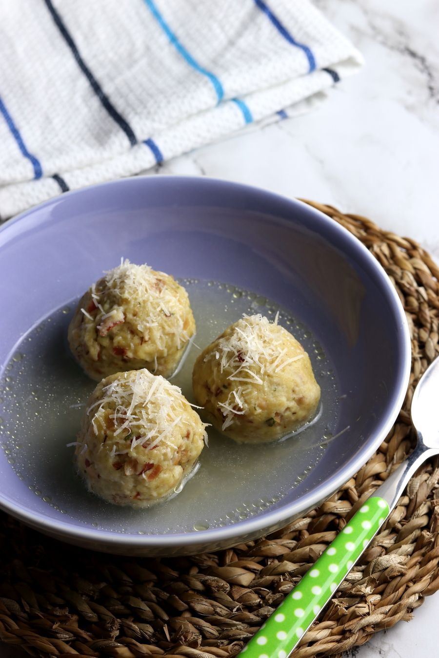 La ricetta tradizionale dei canederli in brodo Tirolesi