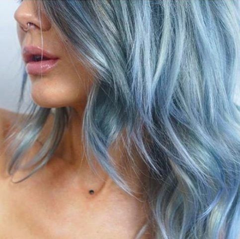 Ice Blue Hair, mossi