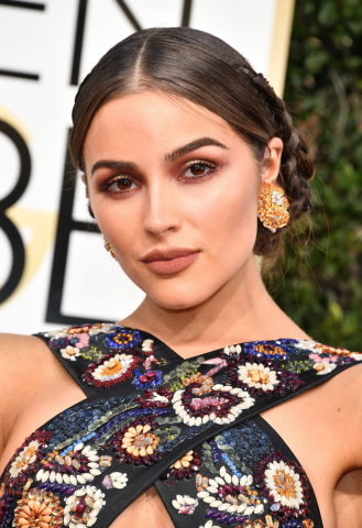 Chignon maxi con delle piccole trecce raccolte per Olivia Pulpo