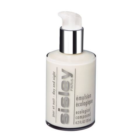 L'Emulsion Ecologique di Sisley un idratante viso a base di centella asiatica, equiseto, ginseng, rosmarino e luppolo, che idrata, protegge e tonifica, agendo anche da booster per i trattamenti che si applicano dopo. €184