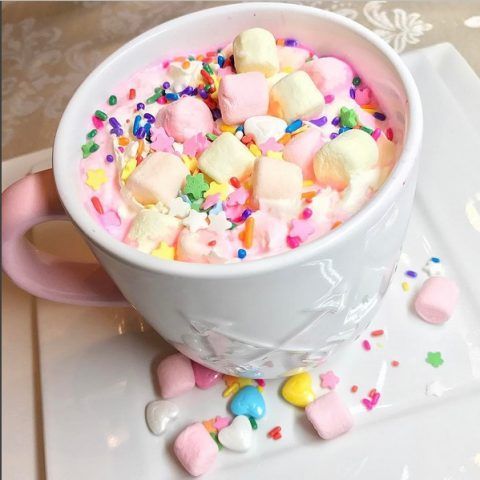 Cioccolata calda in stile unicorno
