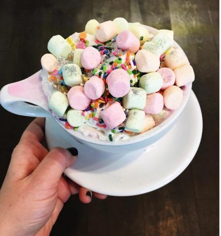 Cioccolata calda, marshmallow e unicorni