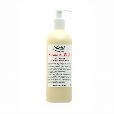 La Crème de Corps di Kiehl's, soffice e idratante, è ricca di beta-carotene, per conferire un effetto abbronzatura naturale. €49
