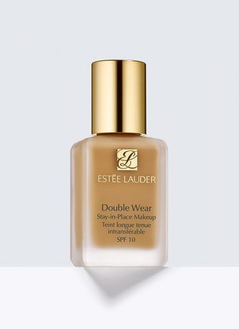 Il fondotinta Double Wear Makeup di Estée Lauder è formulato a lunga tenuta contro caldo, umidità e traspirazione fino a 15 ore. Coprente come un fluido ad alta coprenza, è leggero e scorrevole come una BB cream. €48