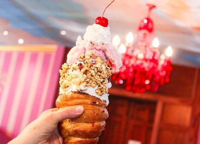 Il cono ciambella per il gelato