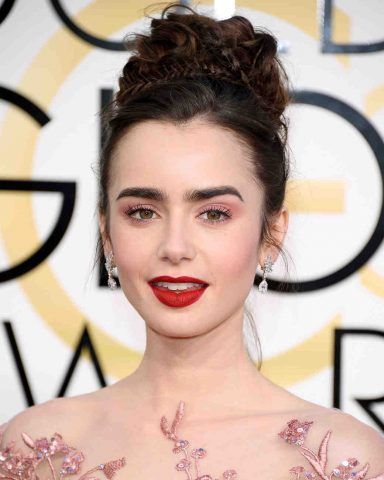 Raccolto elaborato e maxi per Lily Collins. Per sentirvi delle vere principesse