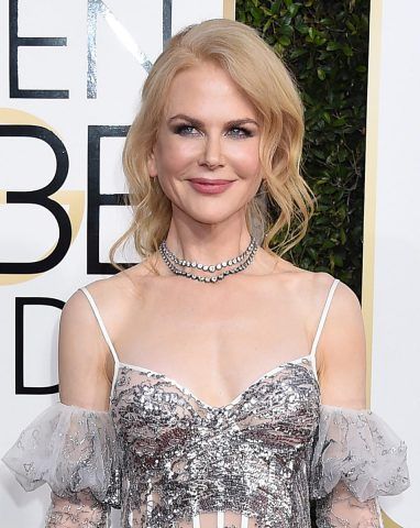 Raccolto morbido con ciocche ondulate per Nicole Kidman