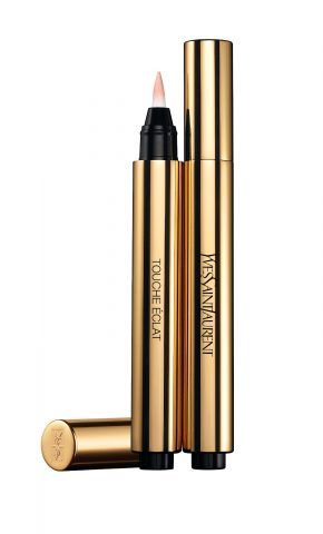 Il Touche Eclat di Yves Saint Laurent è l'illuminante in penna in grado di ravvivare il colore, esaltare i rilievi del viso e cancellare le zone d'ombra e i segni di stanchezza. €35